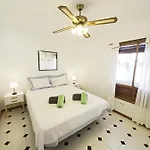 Magica 7 Minutes Walk To Center With Pool And A/c *