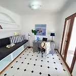 Magica 7 Minutes Walk To Center With Pool And A/c