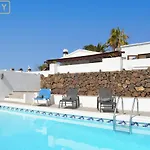 Magica 7 Minutes Walk To Center With Pool And A/c * Playa Blanca (Lanzarote)