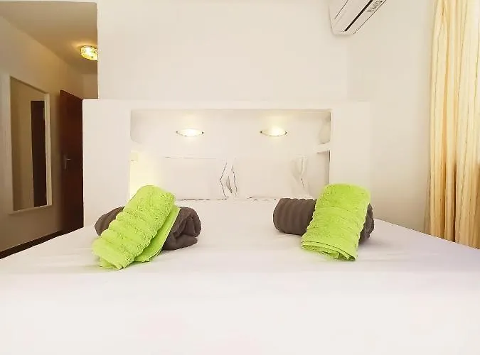 Magica 7 Minutes Walk To Center With Pool And A/c 别墅 普拉亚布兰卡