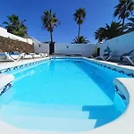 Magica 7 Minutes Walk To Center With Pool And A/c ヴィラ *