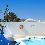 Magica 7 Minutes Walk To Center With Pool And A/c *