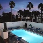 Magica 7 Minutes Walk To Center With Pool And A/c *