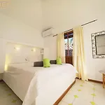 Magica 7 Minutes Walk To Center With Pool And A/c *