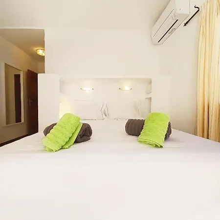Magica 7 Minutes Walk To Center With Pool And A/c 빌라 플라야블랑카
