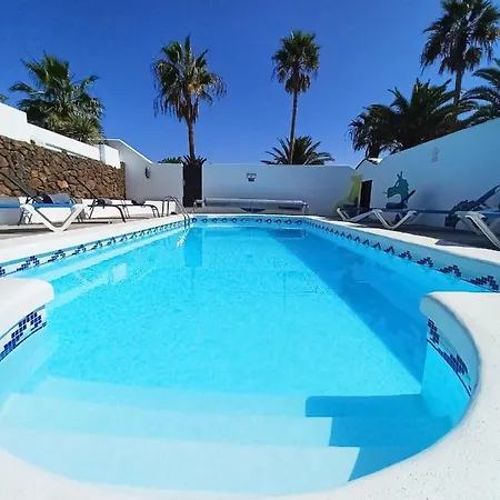 Magica 7 Minutes Walk To Center With Pool And A/c 빌라 *