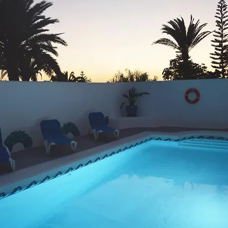 Magica 7 Minutes Walk To Center With Pool And A/c 普拉亚布兰卡