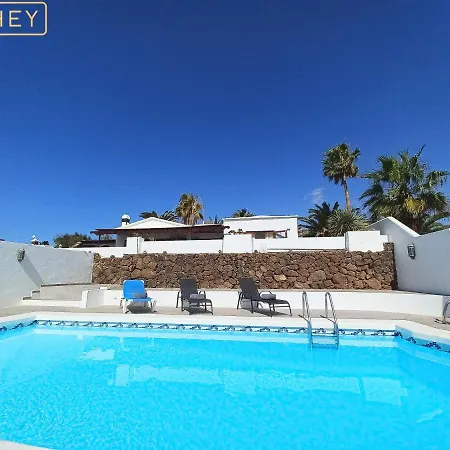 Magica 7 Minutes Walk To Center With Pool And A/c Villa Playa Blanca (Lanzarote)