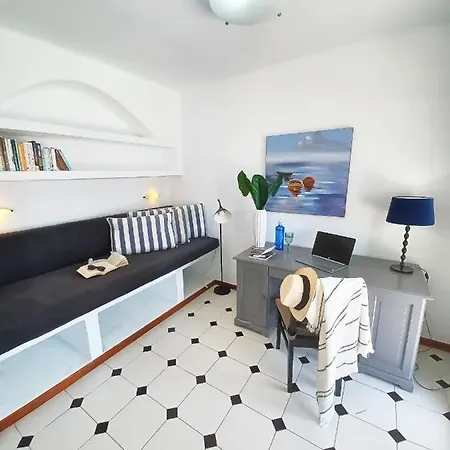 Magica 7 Minutes Walk To Center With Pool And A/c 빌라 *