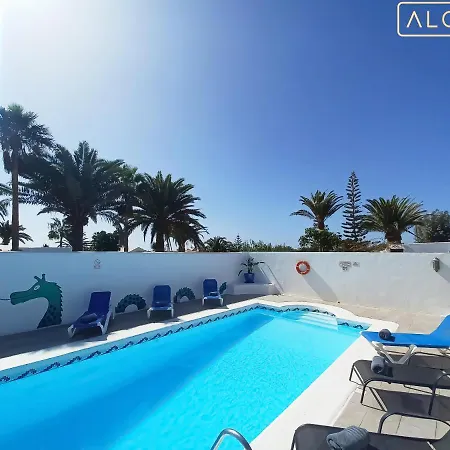 Villa Magica 7 Minutes Walk To Center With Pool And A/c