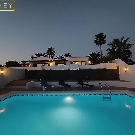 Magica 7 Minutes Walk To Center With Pool And A/c