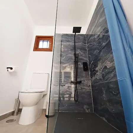 Magica 7 Minutes Walk To Center With Pool And A/c 빌라