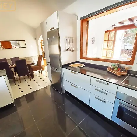 Villa Magica 7 Minutes Walk To Center With Pool And A/c Playa Blanca (Lanzarote)