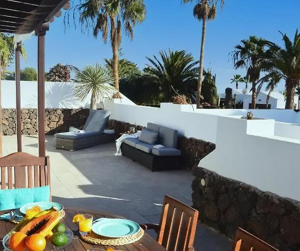 Villa Magica 7 Minutes Walk To Center With Pool And A/c *