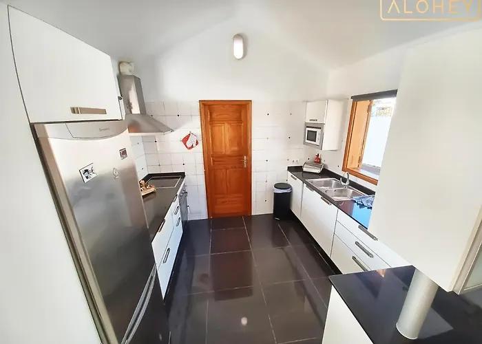 Magica 7 Minutes Walk To Center With Pool And A/c Villa