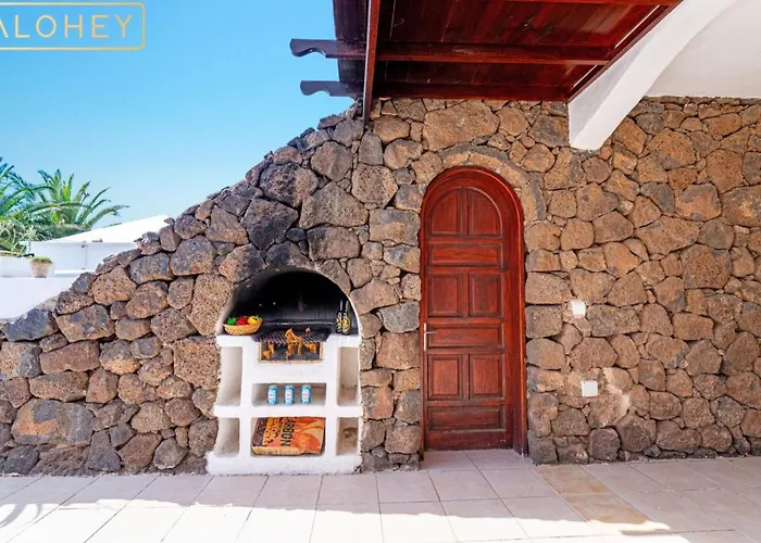 Villa Magica 7 Minutes Walk To Center With Pool And A/c *