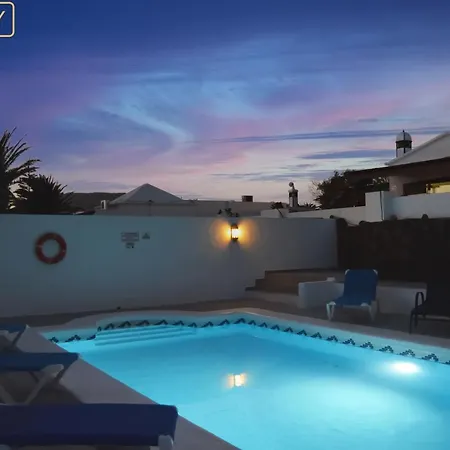 Magica 7 Minutes Walk To Center With Pool And A/c Willa