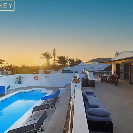 Magica 7 Minutes Walk To Center With Pool And A/c Willa