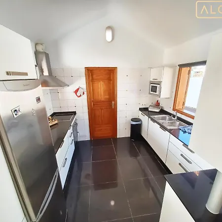 Magica 7 Minutes Walk To Center With Pool And A/c Willa