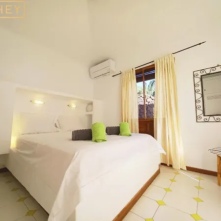 Magica 7 Minutes Walk To Center With Pool And A/c *