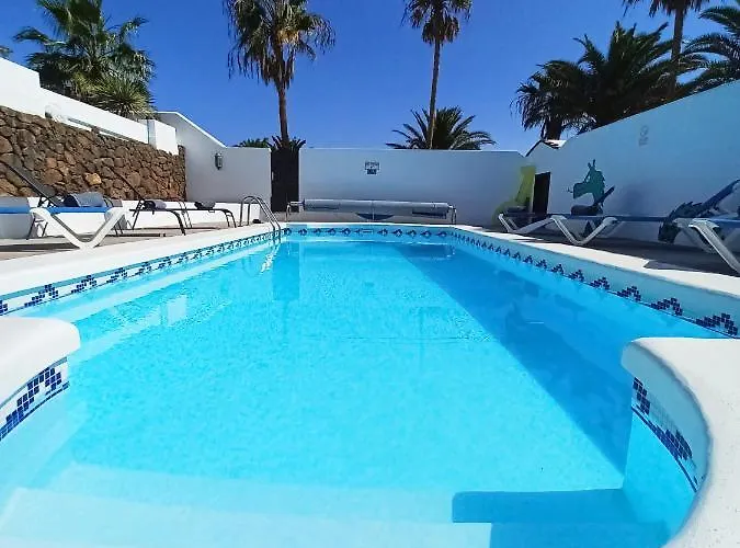 Magica 7 Minutes Walk To Center With Pool And A/c Vila *