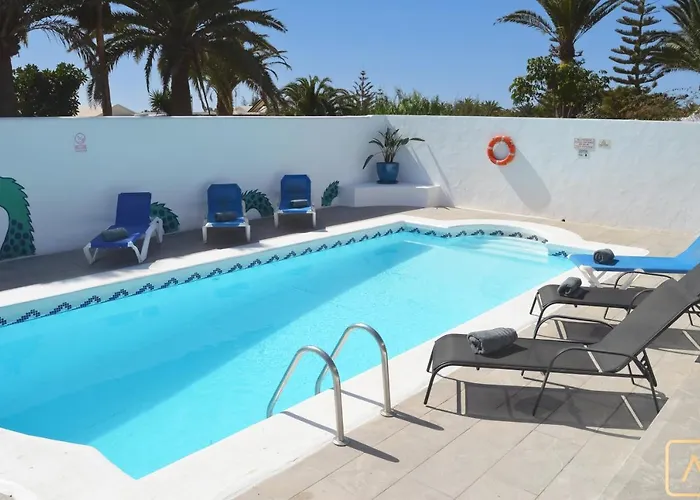 Villa Magica 7 Minutes Walk To Center With Pool And A/c Playa Blanca