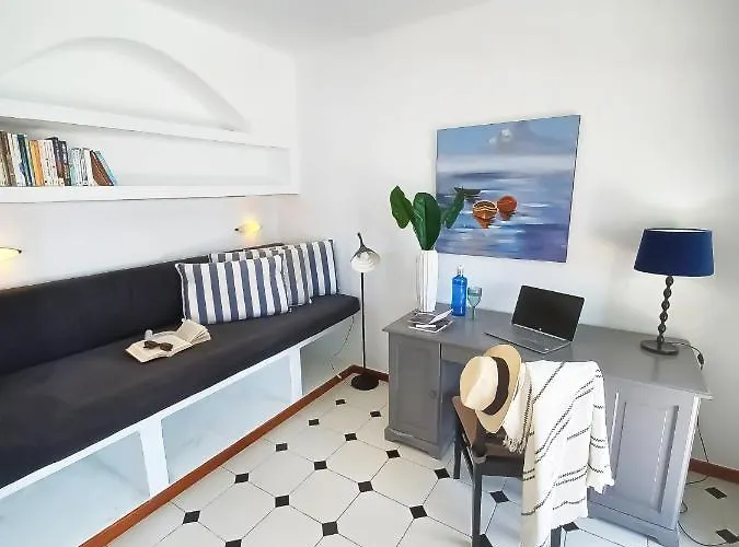 Magica 7 Minutes Walk To Center With Pool And A/c Villa *