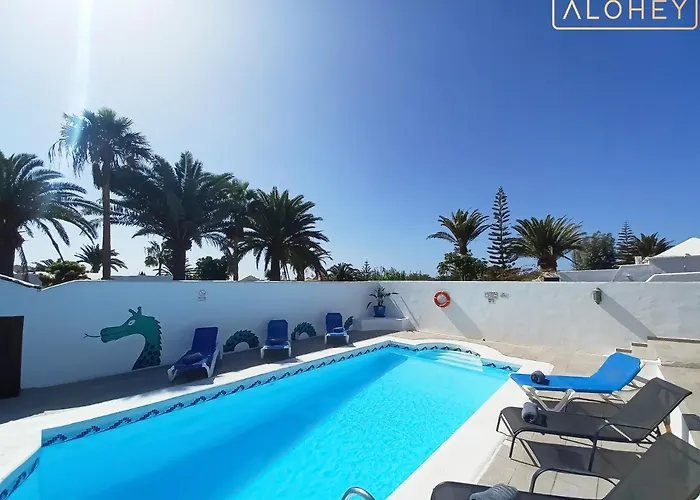 Villa Magica 7 Minutes Walk To Center With Pool And A/c