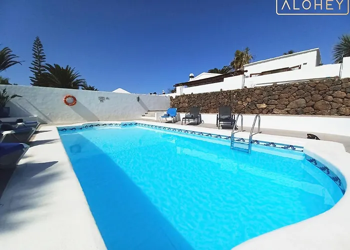 Villa Magica 7 Minutes Walk To Center With Pool And A/c