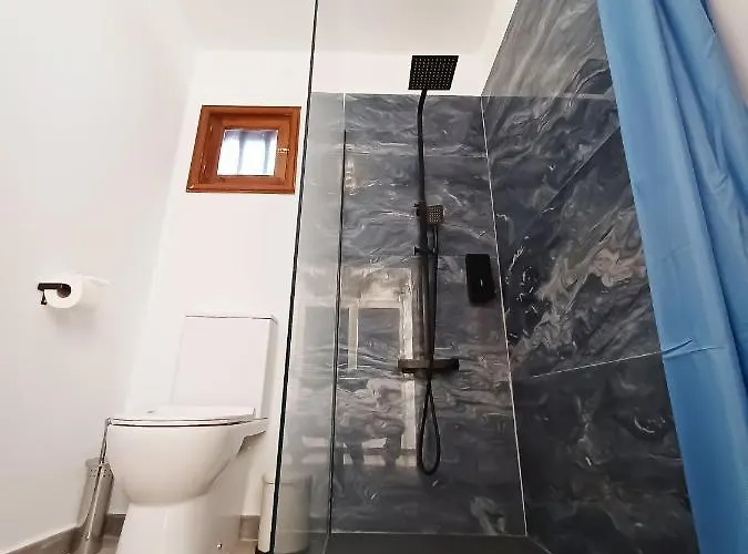 Magica 7 Minutes Walk To Center With Pool And A/c Villa