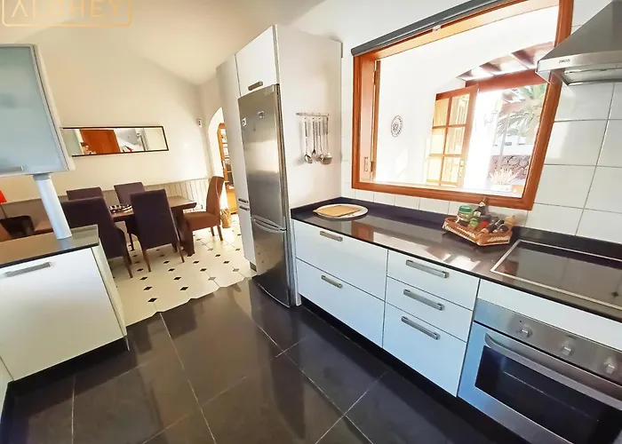 Villa Magica 7 Minutes Walk To Center With Pool And A/c Playa Blanca