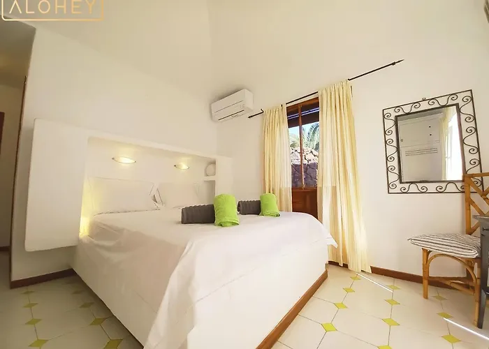 Magica 7 Minutes Walk To Center With Pool And A/c *